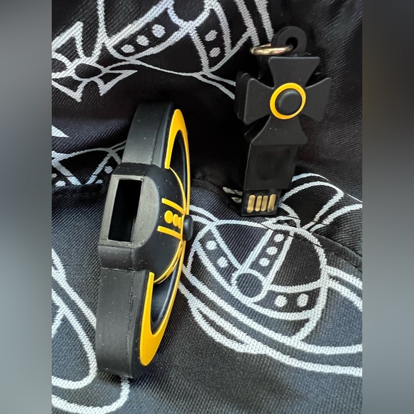 Vivienne Westwood orb pendant USB 16 GB rare VW event VIP Gift Souvenir - Picture 14 of 15